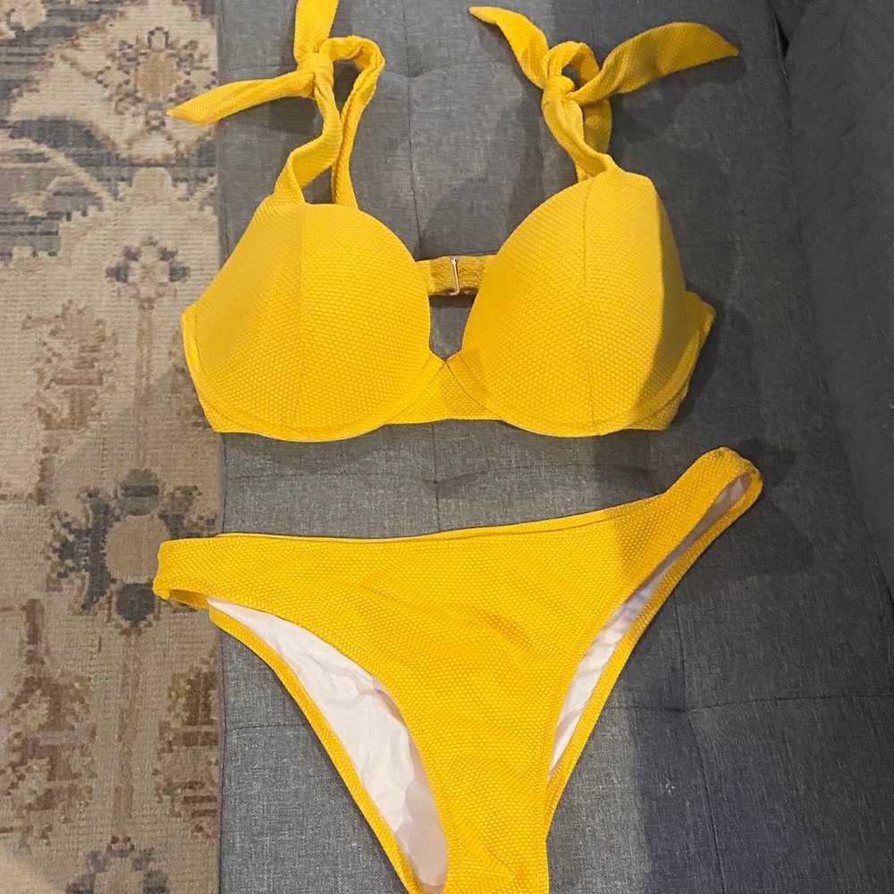 Shade & Shore, 34d top and M bottoms, yellow
